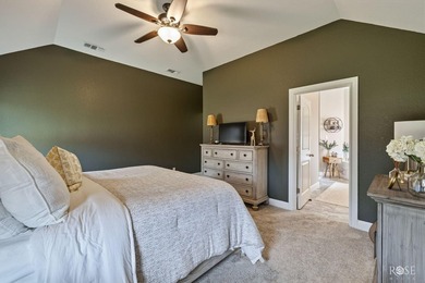 Immaculate and move-in ready, this beautifully maintained - photo 17
