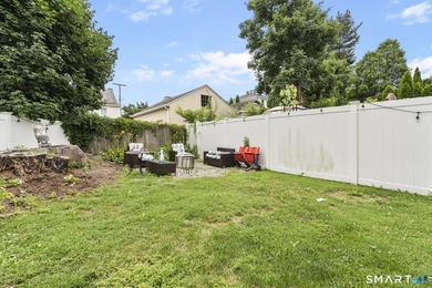 Rare Greenwich opportunity! This side-by-side duplex at 9 - photo 18