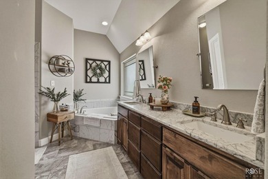 Immaculate and move-in ready, this beautifully maintained - photo 19