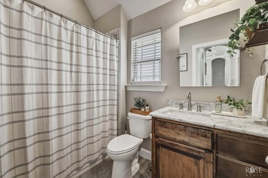 Immaculate and move-in ready, this beautifully maintained - photo 23
