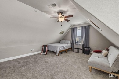 Immaculate and move-in ready, this beautifully maintained - photo 27