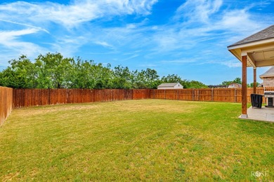 Immaculate and move-in ready, this beautifully maintained - photo 35