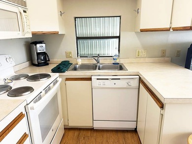 MUST SELL - MAKE OFFER! This cozy 1-bedroom, 1-bathroom - photo 3