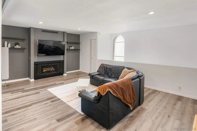 Terrific 2 Bedroom 2 Bathroom Upstairs Unit close to San Diego - photo 5