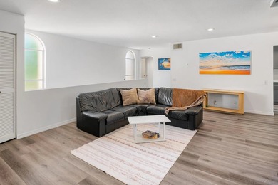Terrific 2 Bedroom 2 Bathroom Upstairs Unit close to San Diego - photo 6