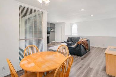 Terrific 2 Bedroom 2 Bathroom Upstairs Unit close to San Diego - photo 9