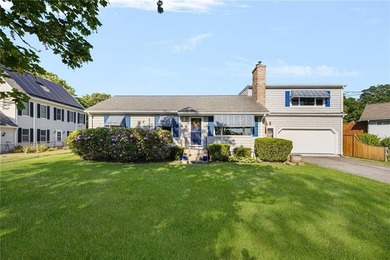 Perfectly positioned on sought-after Third Beach Road in - photo 2