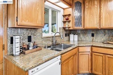 Beautifully updated 3 bedroom, 2.5 bathroom home featuring an - photo 12