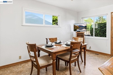 Beautifully updated 3 bedroom, 2.5 bathroom home featuring an - photo 14