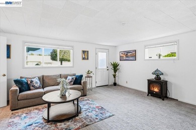 Beautifully updated 3 bedroom, 2.5 bathroom home featuring an - photo 17