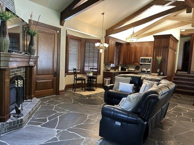 LUXURY LIVING IN THE HEART OF RUSSELLVILLE Experience - photo 32