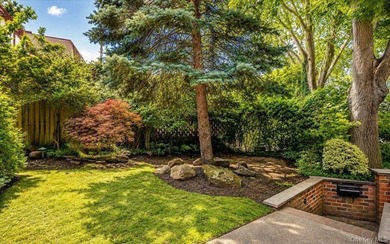 Welcome to Forest Hills Gardens! One of Queens' most coveted - photo 3