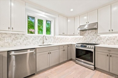 Welcome to Forest Hills Gardens! One of Queens' most coveted - photo 10