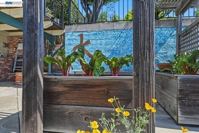 Beautifully updated 3 bedroom, 2.5 bathroom home featuring an - photo 44