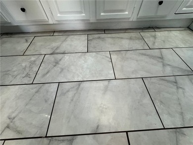 Welcome home to this beautifully remodeled 3 bedroom, 1 bathroom - photo 11