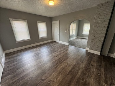 Welcome home to this beautifully remodeled 3 bedroom, 1 bathroom - photo 12