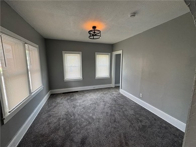 Welcome home to this beautifully remodeled 3 bedroom, 1 bathroom - photo 13