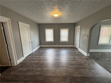 Welcome home to this beautifully remodeled 3 bedroom, 1 bathroom - photo 15
