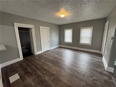 Welcome home to this beautifully remodeled 3 bedroom, 1 bathroom - photo 16