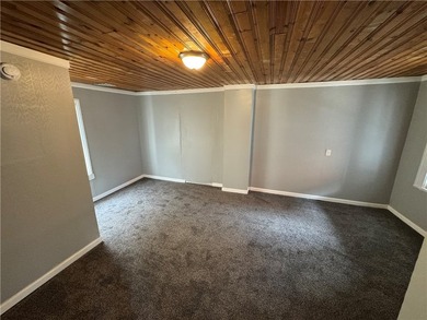 Welcome home to this beautifully remodeled 3 bedroom, 1 bathroom - photo 17