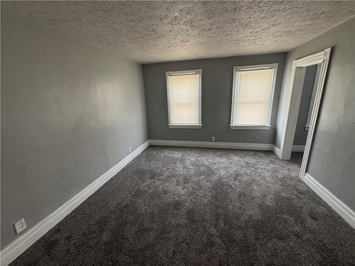 Welcome home to this beautifully remodeled 3 bedroom, 1 bathroom - photo 33