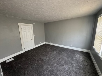 Welcome home to this beautifully remodeled 3 bedroom, 1 bathroom - photo 34
