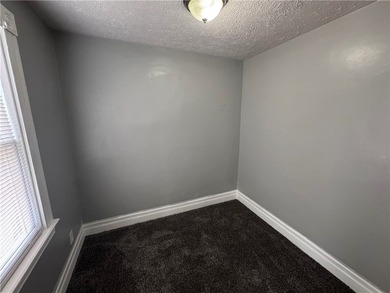 Welcome home to this beautifully remodeled 3 bedroom, 1 bathroom - photo 35