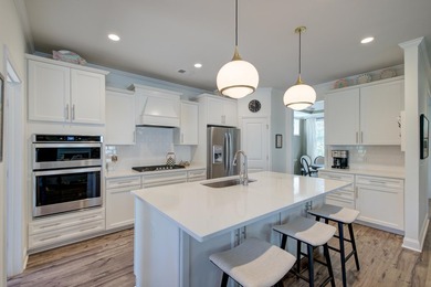 Welcome to this stunning Charleston single-style home in The - photo 6