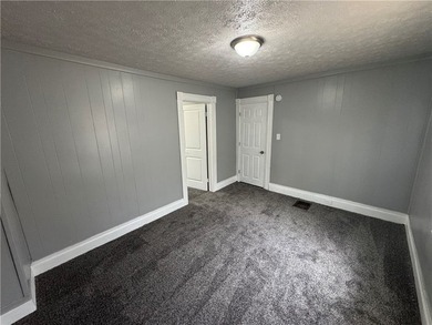 Welcome home to this beautifully remodeled 3 bedroom, 1 bathroom - photo 38