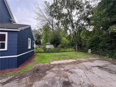 Welcome home to this beautifully remodeled 3 bedroom, 1 bathroom - photo 42