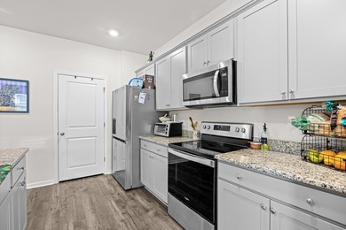 Built in 2022 and thoughtfully designed for today's lifestyle - photo 3