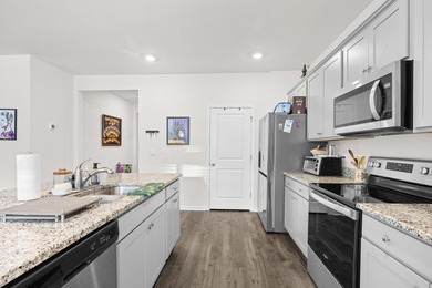 Built in 2022 and thoughtfully designed for today's lifestyle - photo 5