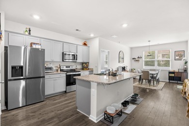 Built in 2022 and thoughtfully designed for today's lifestyle - photo 8