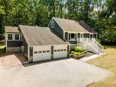 Nestled on a private 0.64-acre cul-de-sac lot, this beautifully - photo 2