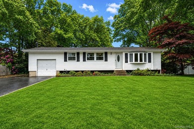 Lovingly maintained three bedroom home featuring an upgraded - photo 1
