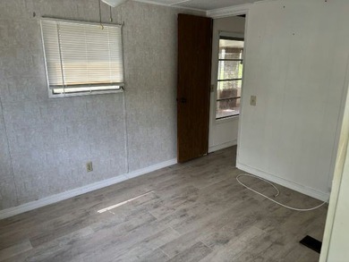 Cute and Cozy 2 bed, 2 bath home ready for your special touch - photo 5