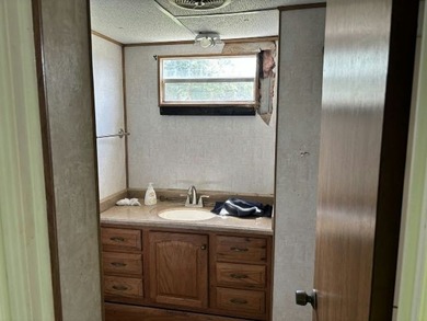 Cute and Cozy 2 bed, 2 bath home ready for your special touch - photo 6