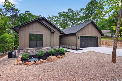(SEE AGENT REMARKS)Recently completed ready for move-in! What a - photo 3
