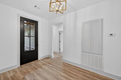 (SEE AGENT REMARKS)Recently completed ready for move-in! What a - photo 4