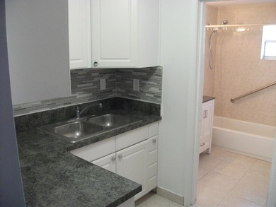 Mid-Centurymodern Duplex! Excellent Location! Walk to the - photo 9