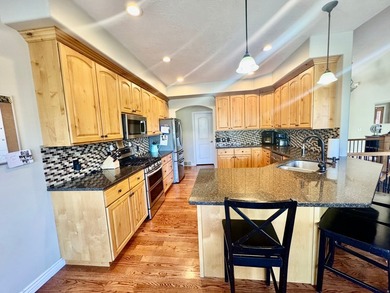 Welcome to this beautifully maintained all-brick lakefront home - photo 13