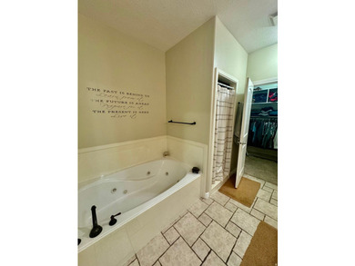 Welcome to this beautifully maintained all-brick lakefront home - photo 25