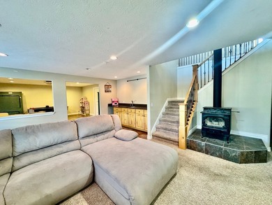 Welcome to this beautifully maintained all-brick lakefront home - photo 31