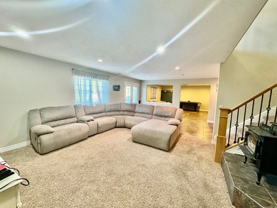 Welcome to this beautifully maintained all-brick lakefront home - photo 32