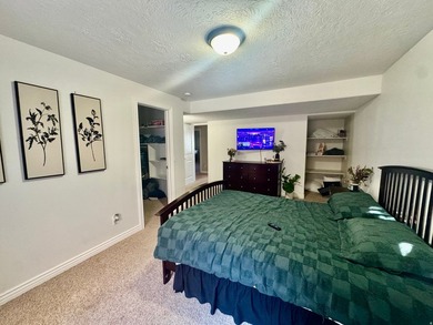 Welcome to this beautifully maintained all-brick lakefront home - photo 38