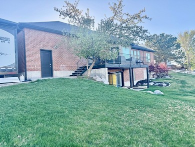 Welcome to this beautifully maintained all-brick lakefront home - photo 49