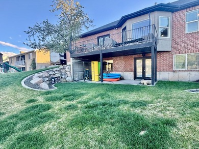 Welcome to this beautifully maintained all-brick lakefront home - photo 50