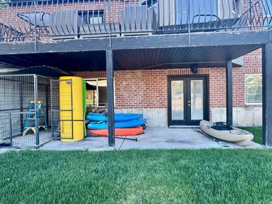 Welcome to this beautifully maintained all-brick lakefront home - photo 53