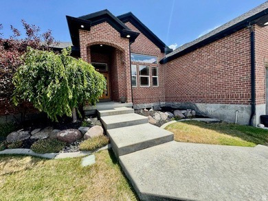 Welcome to this beautifully maintained all-brick lakefront home - photo 54