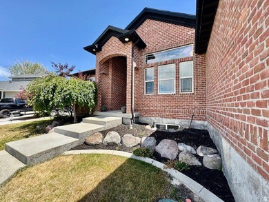 Welcome to this beautifully maintained all-brick lakefront home - photo 55
